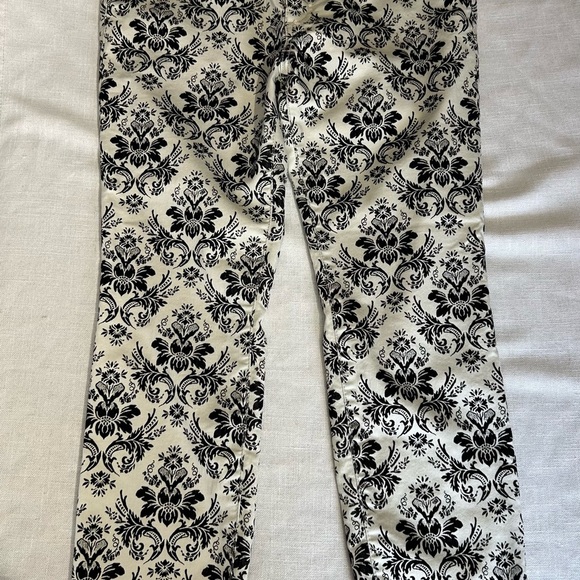 Elegant Black and Cream Patterned Pants - Picture 1 of 3